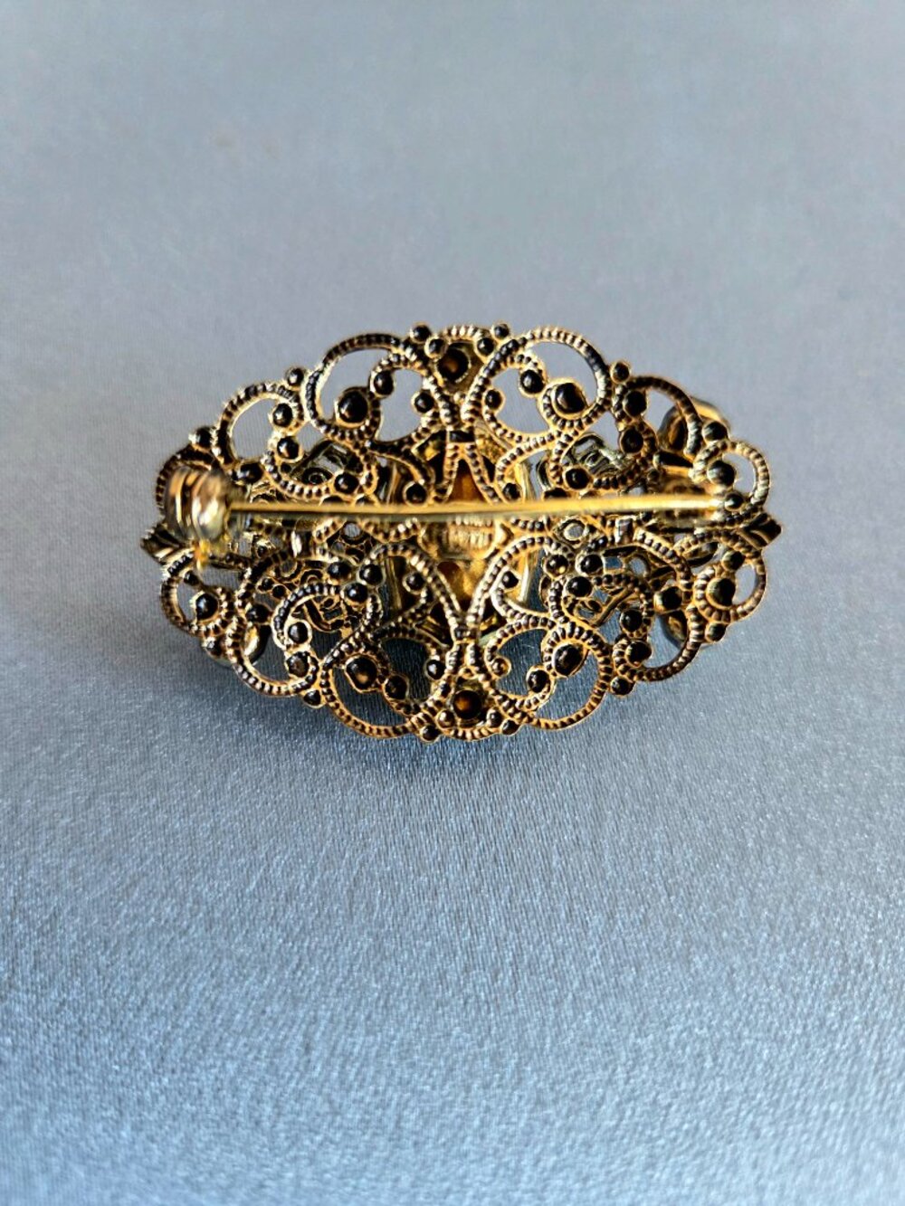 Vintage Czech Ornate Signed Gold Tone Filigree Brooch Green Rhinestones - Picture 5 of 6